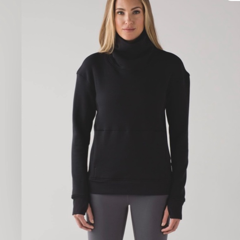 Lululemon women’s Kick the cold funnel neck size 8 black